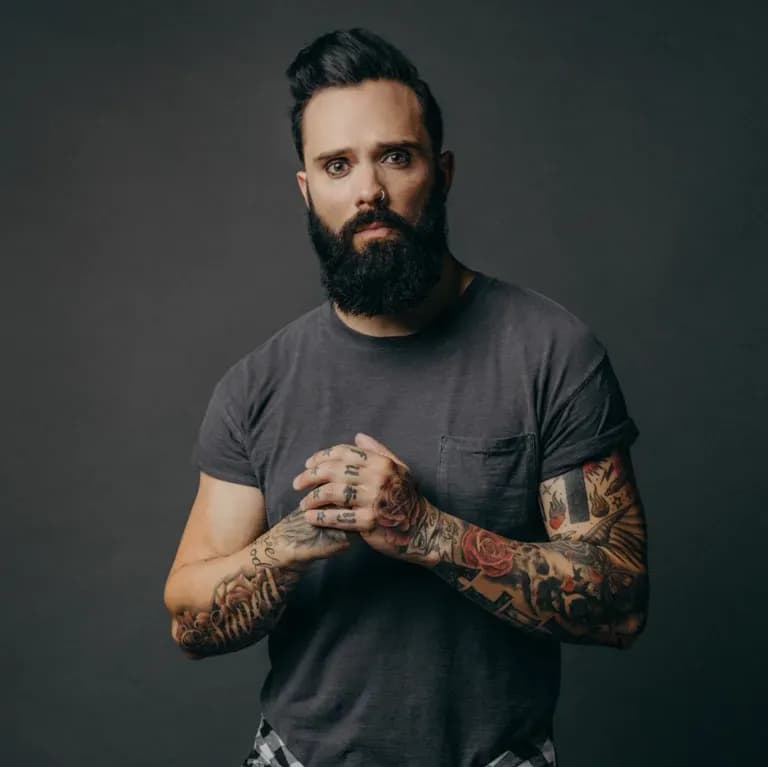 Meio século de Rock e Fé: John Cooper, líder do Skillet, celebra 51 anos de impacto global