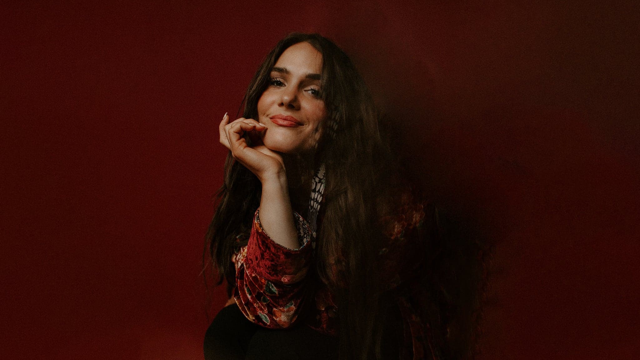 Franni Cash estreia carreira solo com a música "Wildflowers"
