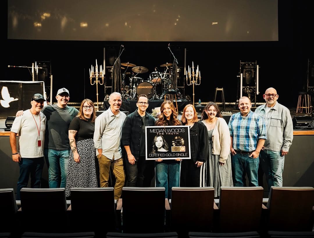 Megan Woods conquista Disco de Ouro com o hit viral "The Truth"