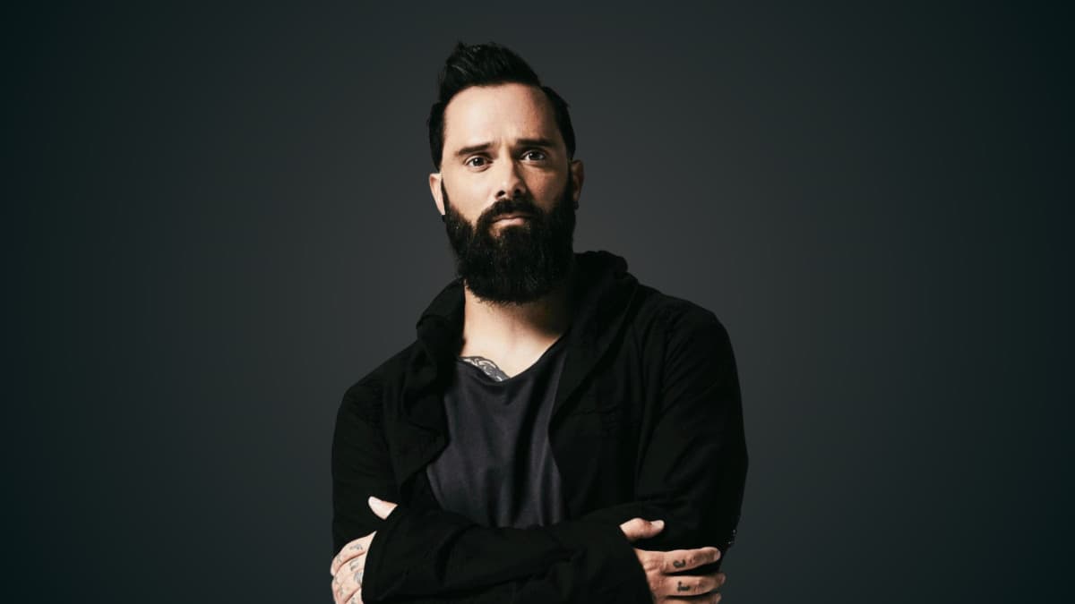 Em entrevista reveladora, vocalista do Skillet fala sobre depressão e traição que inspiraram novo single