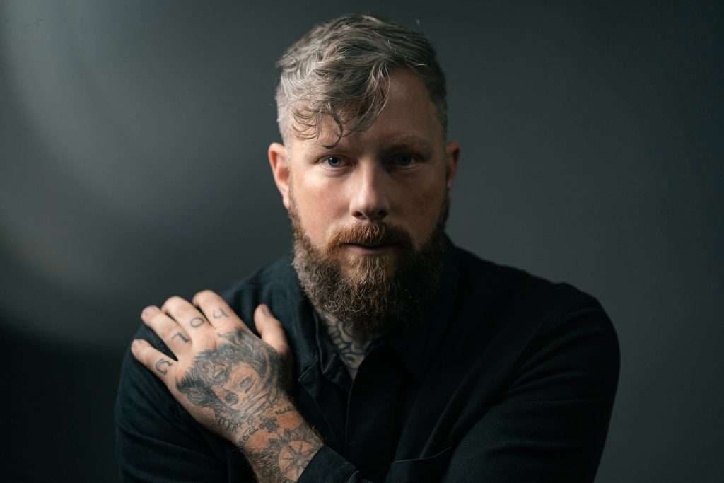 Ben Fuller lança álbum “Walk Through Fire” e celebra nova fase espiritual e musical