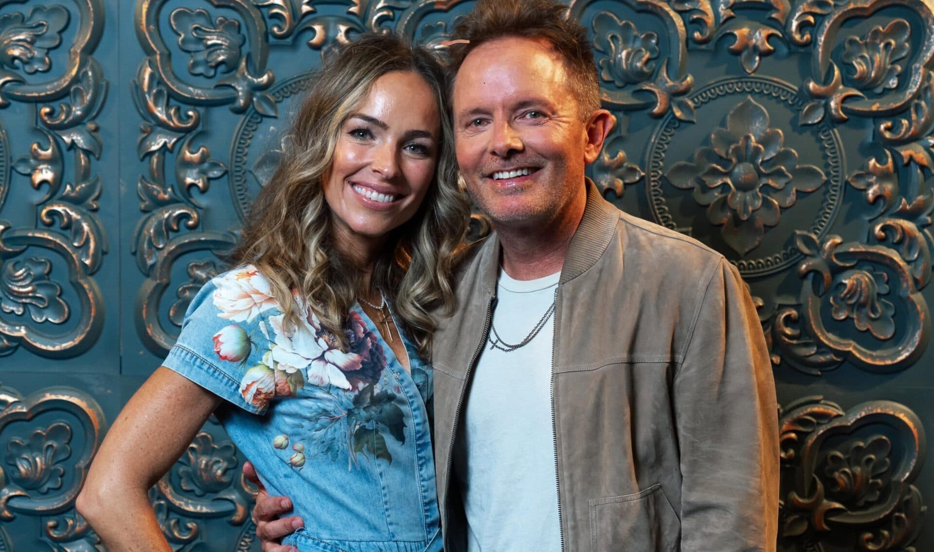 Esposa de Chris Tomlin quebra o silêncio e revela que início do casamento foi uma 'guerra santa'