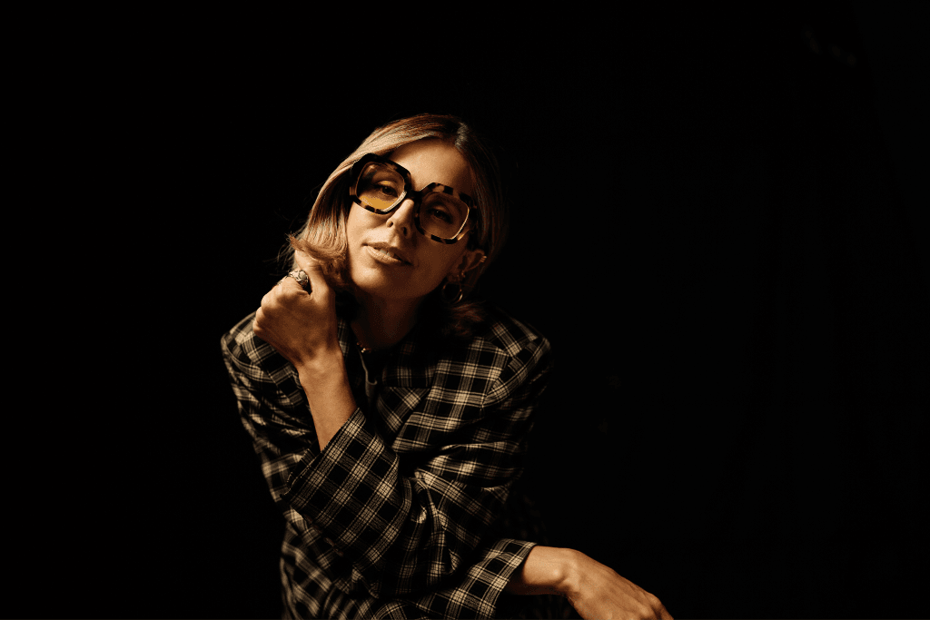 Single da cantora cristã em ascensão conquista o primeiro lugar no Brasil