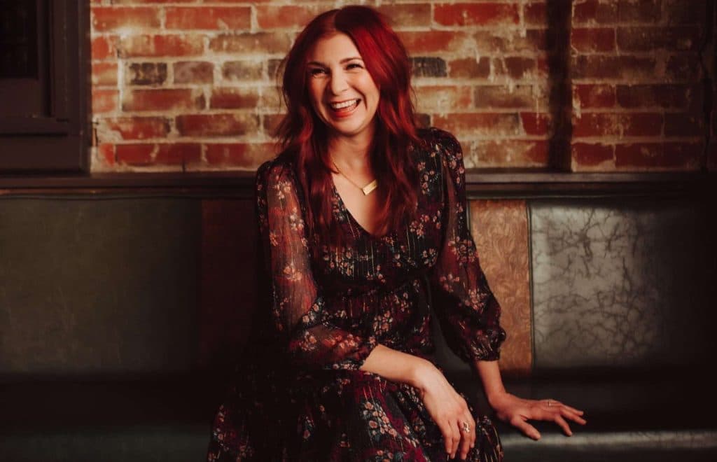 Kim Walker-Smith lança álbum com novas versões ao vivo de músicas já conhecidas
