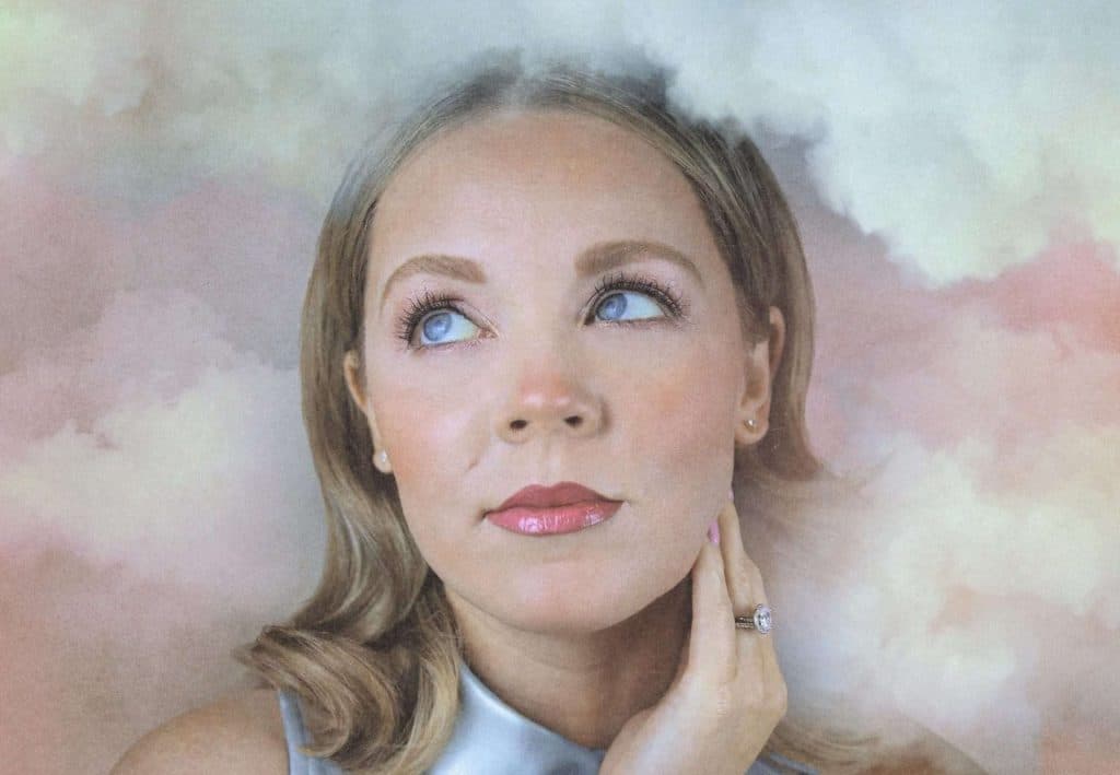 Sarah Reeves Lança Novo Single “Cloud Nine” com Clipe Oficial Impactante