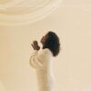 Opinião: CeCe Winans resgata as canções que moldaram a igreja em “The Hymns”