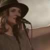 Em entrevista sincera, cantora da Bethel Music abre o coração sobre luto, renúncia e nova fase com a família