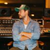 Cory Asbury choca e diverte seguidores com revelações sobre passado rebelde e bastidores da música
